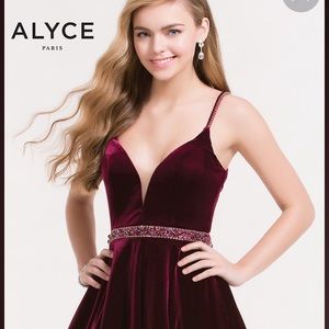 ALYCE Paris Maroon Velvet Formal Dress